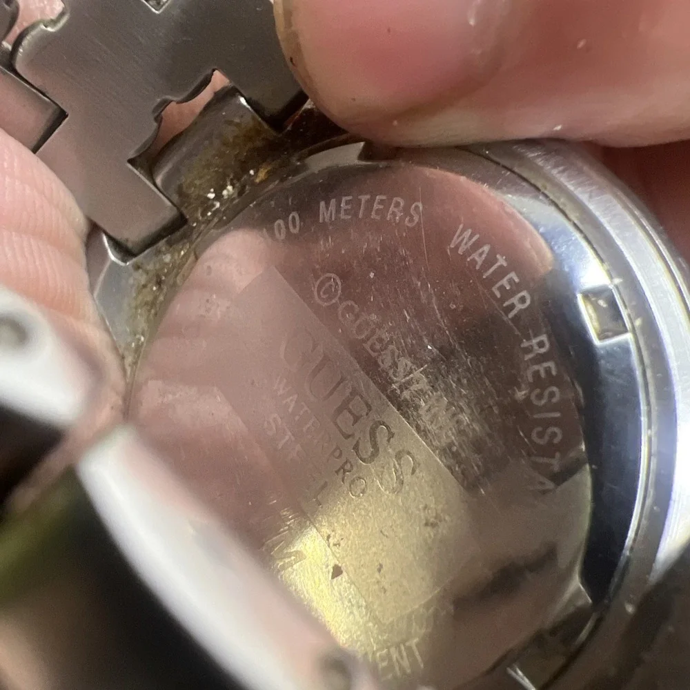 Guess Waterpro Mens Two Tone 100M Quartz Watch Date Bezel needs battery.